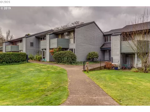 8755 SW Brightfield Cir, Portland, OR 97223