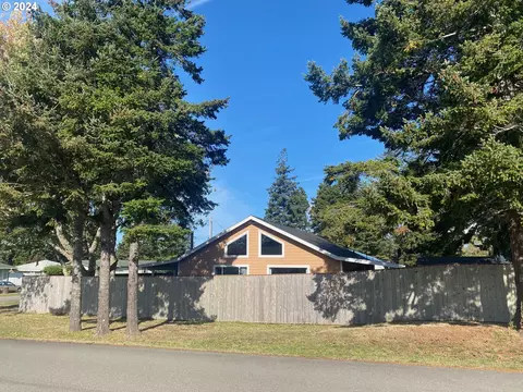 356 19th St, Port Orford, OR 97465