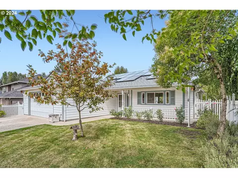 727 E 15th Cir, La Center, WA 98629