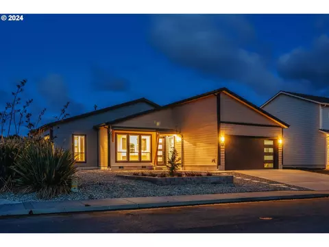 3123 Periwinkle Ln, Bandon, OR 97411