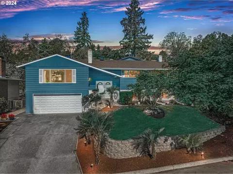 7575 Ridgewood Dr, Gladstone, OR 97027