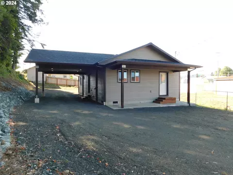 902 Ash St, Myrtle Point, OR 97458