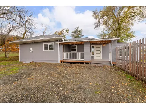 2175 Jackie Ave, Roseburg, OR 97471