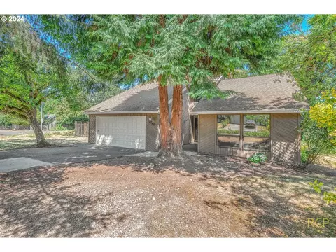 12285 SW Cresmoor Dr, Beaverton, OR 97008
