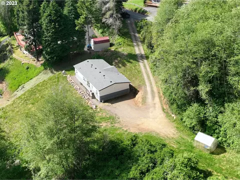17063 Eastwood Ln, Brookings, OR 97415