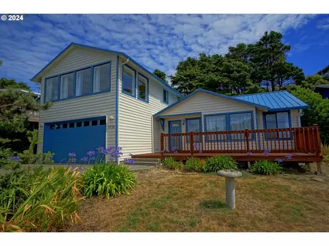 1713 NW Bayshore Dr, Waldport, OR 97394