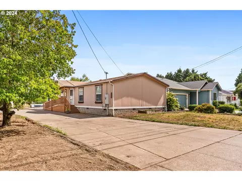 2792 Hollywood Dr, Salem, OR 97305