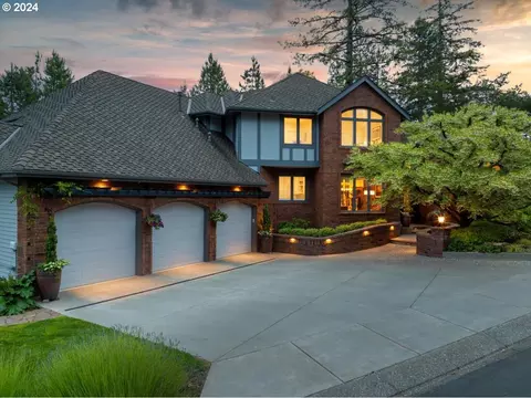 7090 SW Benham Ct, Portland, OR 97225
