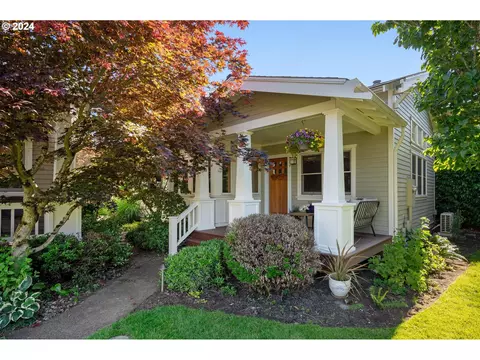 7026 SE Clinton St #4, Portland, OR 97206