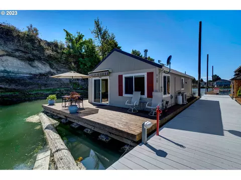 19609 NE Marine Dr #L-28, Portland, OR 97230