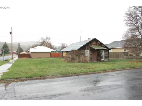 950 Walnut St, Baker City, OR 97814