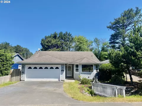 1643 NW 28th St, Lincoln City, OR 97367