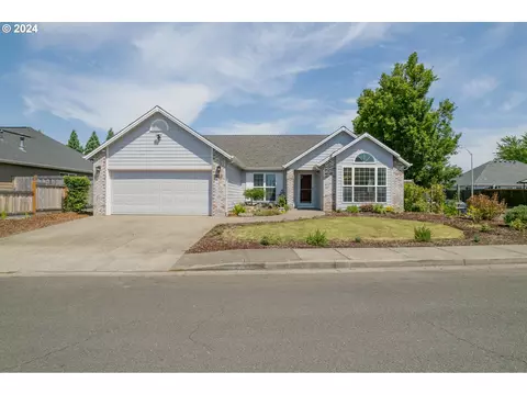 825 Pinehurst Ave NE, Keizer, OR 97303