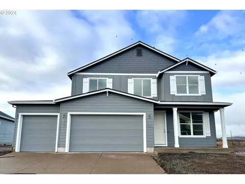 797 Farmington Dr, Junction City, OR 97448