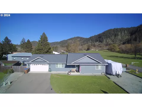 125 Raylin Ct, Myrtle Creek, OR 97457