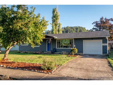 825 Evergreen Dr, Creswell, OR 97426