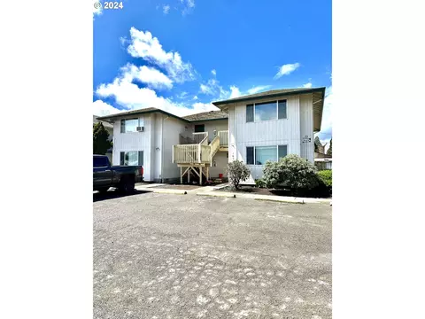 165 SW Kalmia St, Junction City, OR 97448