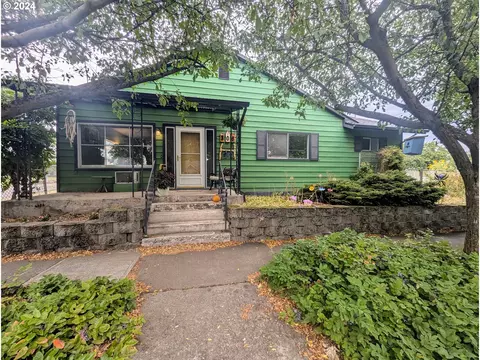 306 4th St, La Grande, OR 97850