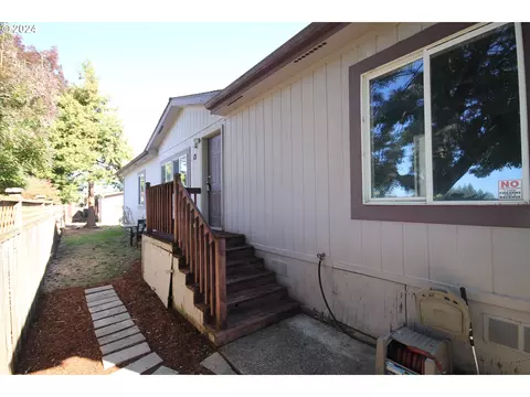 1500 S Sandoz Rd #13, Newberg, OR 97132