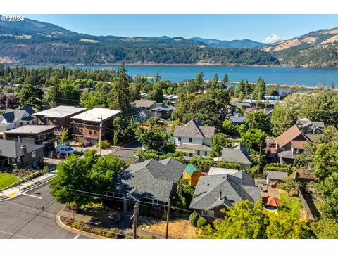 1222 Cascade Ave, Hood River, OR 97031