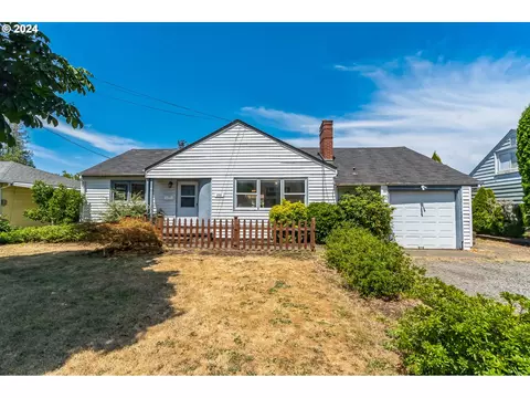 250 E Dartmouth St, Gladstone, OR 97027