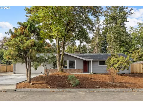 15621 SE Crestwood Dr, Milwaukie, OR 97267