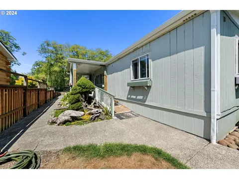 390 Forest Ct, Seaside, OR 97138