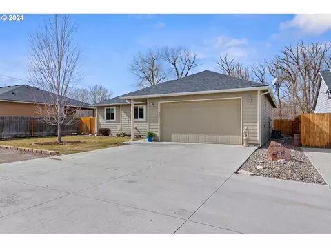 2955 Walnut St, Baker City, OR 97814