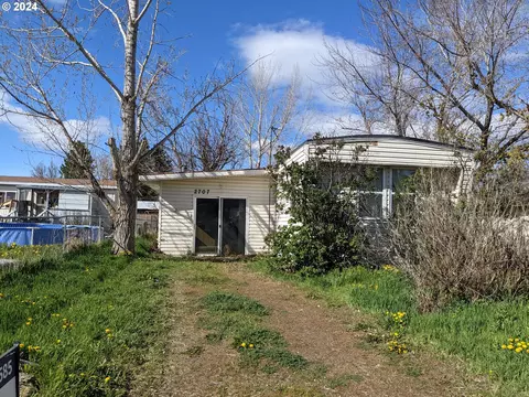 2707 Empire Dr, La Grande, OR 97850