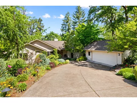 2575 Bowmont Dr, Eugene, OR 97405