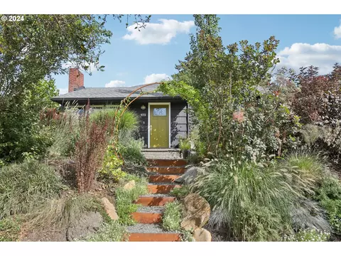 875 N Watts St, Portland, OR 97217