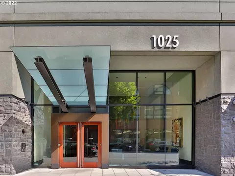 1025 NW Couch St #818, Portland, OR 97209