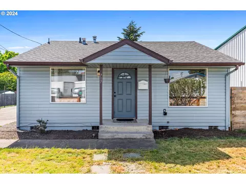 717 SE 20th St, Salem, OR 97301