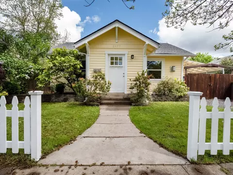 2477 Kincaid St, Eugene, OR 97405
