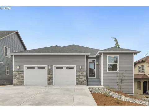 125 S 1st, Saint Helens, OR 97051