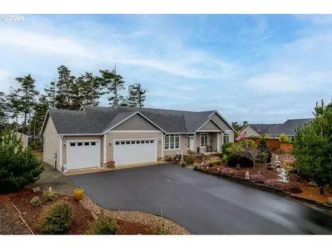 88002 Star View Dr, Florence, OR 97439