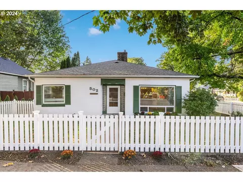 502 E 5th St, Newberg, OR 97132