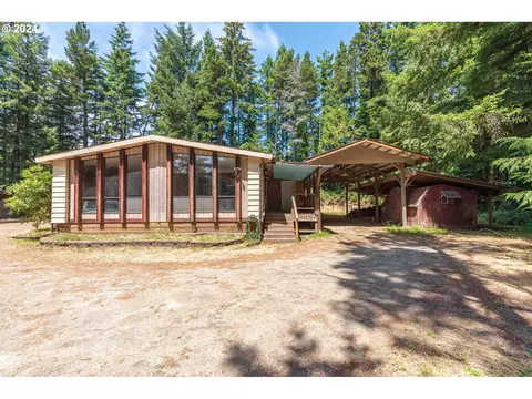 68917 Wildwood Rd, North Bend, OR 97459