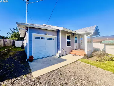 2160 Wall St, North Bend, OR 97459