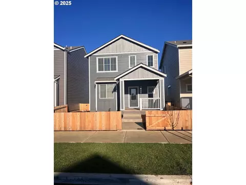 1367 Parkside Ave, Woodburn, OR 97071