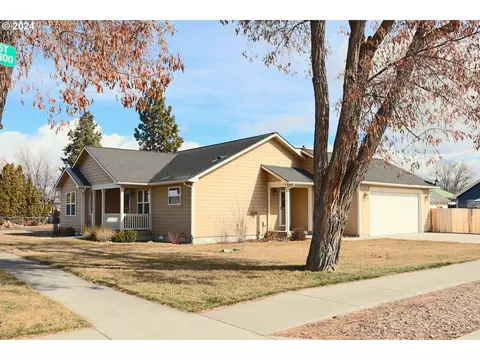 3010 5th St, Baker City, OR 97814