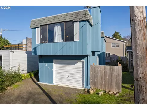 124 S Falcon St, Rockaway Beach, OR 97136