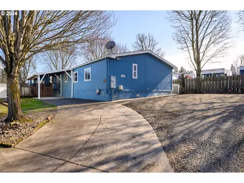 20705 NE Crestview Dr, Fairview, OR 97024