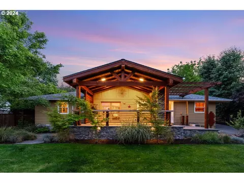 6565 Lowry Dr, West Linn, OR 97068