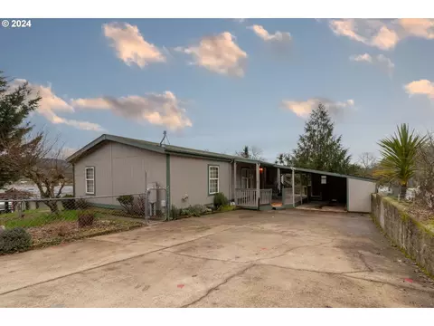 236 NW Amanda St, Roseburg, OR 97471