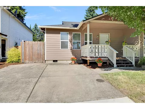 511 N Locust St, Canby, OR 97013
