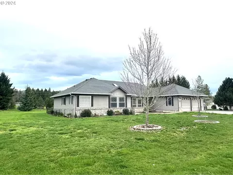 156 Wood Duck Ln, Roseburg, OR 97471