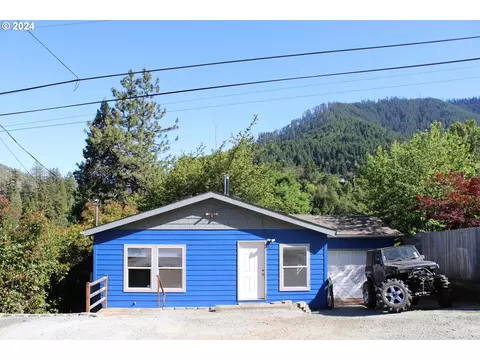 601 Fairchild St, Canyonville, OR 97417