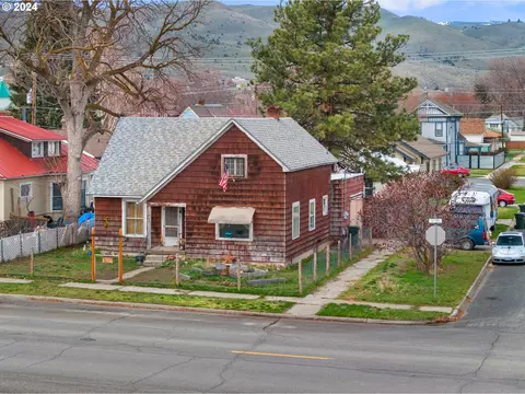 1543 1st St, Baker City, OR 97814