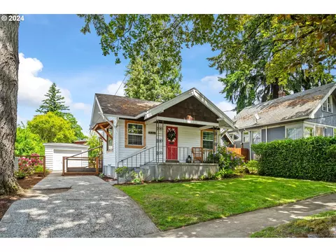 3825 SE Raymond St, Portland, OR 97202